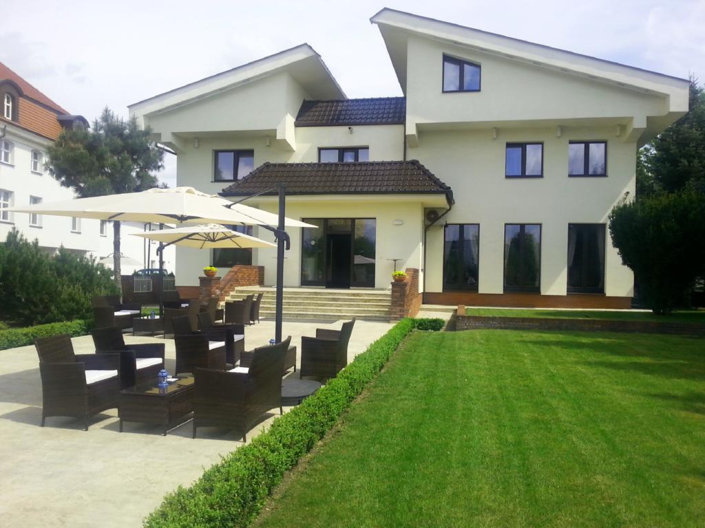 Astoria Bed & Breakfast Swarzedz Ngoại thất bức ảnh