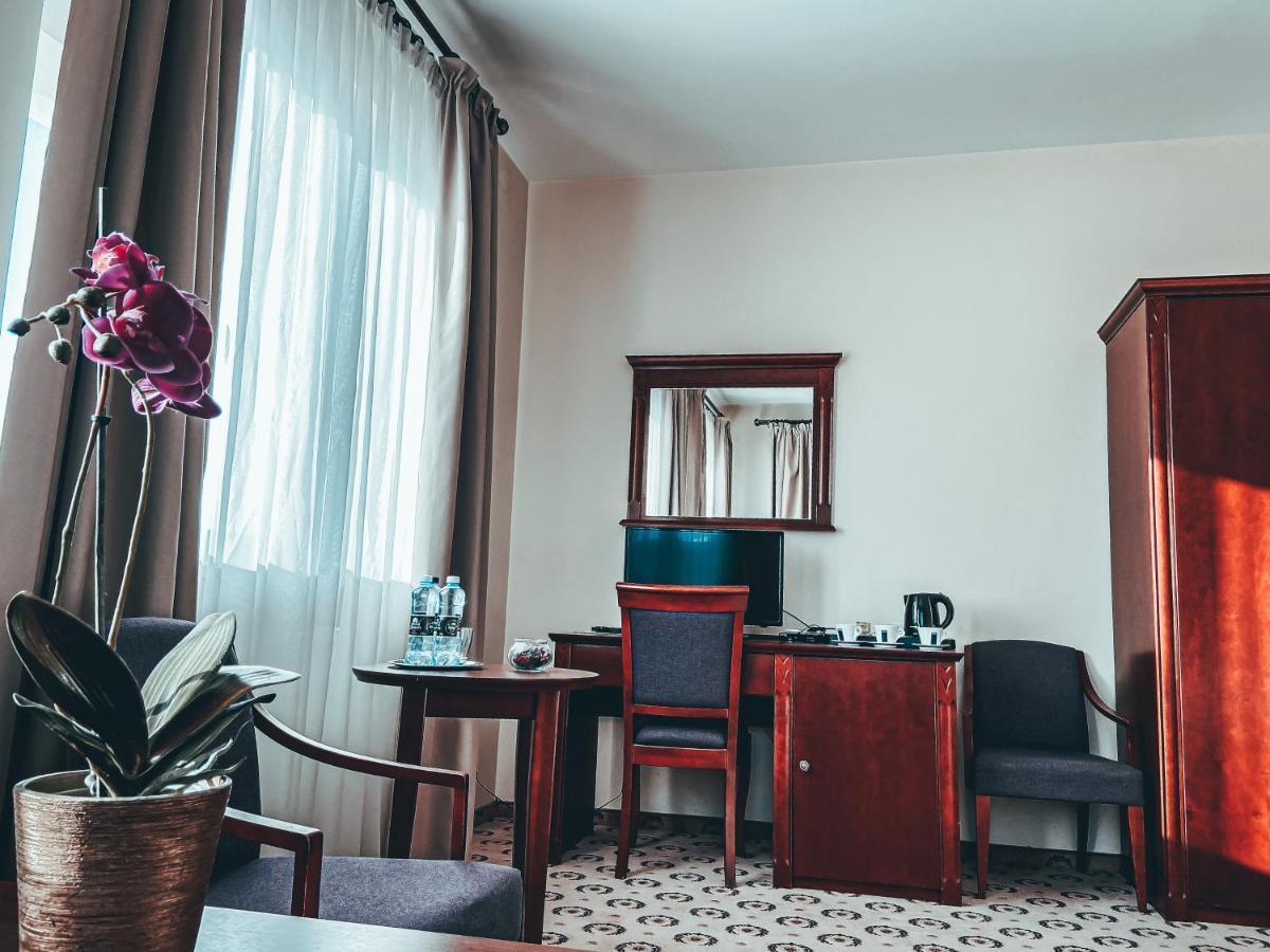 Astoria Bed & Breakfast Swarzedz Ngoại thất bức ảnh