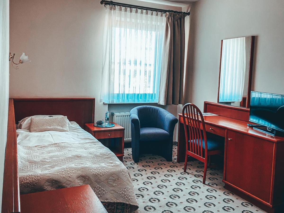 Astoria Bed & Breakfast Swarzedz Ngoại thất bức ảnh