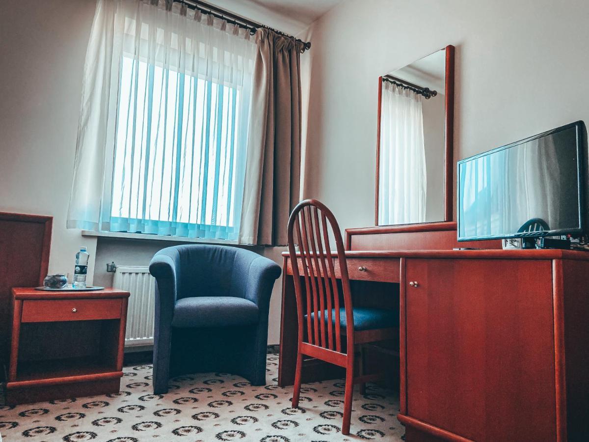 Astoria Bed & Breakfast Swarzedz Ngoại thất bức ảnh