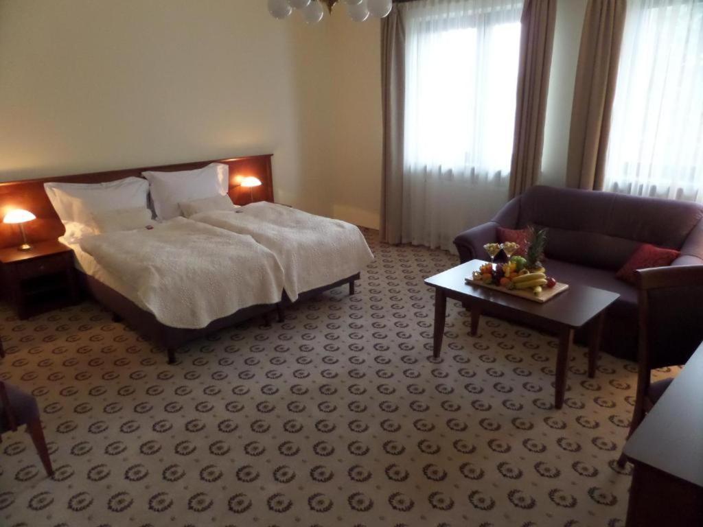 Astoria Bed & Breakfast Swarzedz Ngoại thất bức ảnh
