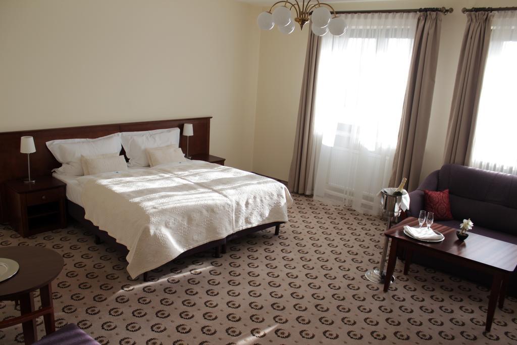 Astoria Bed & Breakfast Swarzedz Ngoại thất bức ảnh