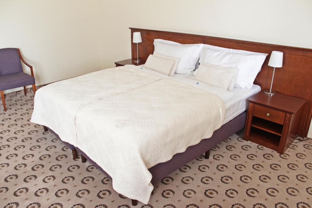 Astoria Bed & Breakfast Swarzedz Ngoại thất bức ảnh